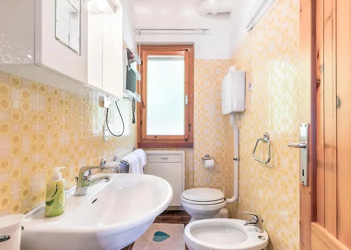 Casa Bella Vista Mit Balkon 아파트 산 제노 디 몬타냐